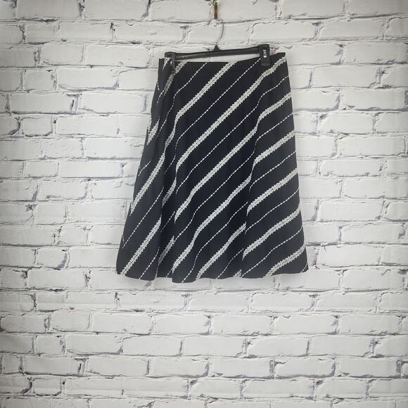 WHBM Skirt Womens 10 Black Embroidered Floral Stripped corpcore classic office - Picture 2 of 6